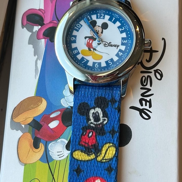 DISNEY MICKEY MOUSE Kids Analog Watch NWT - Picture 1 of 10